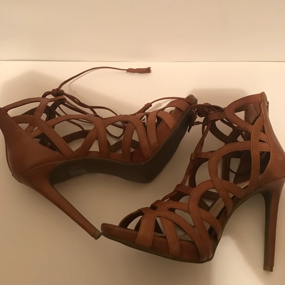 Jessica Simpson Heels w/ back zipper. - Picture 2 of 7